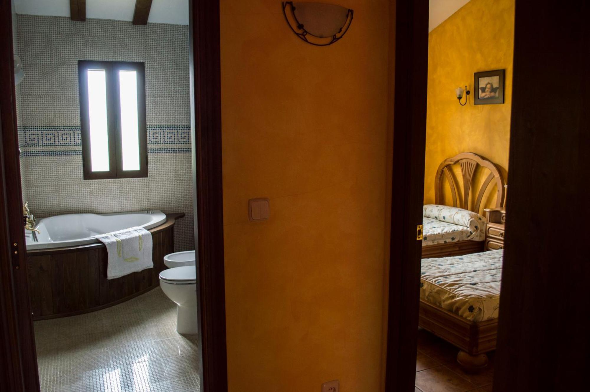Apartamentos Rurales Alvado Tamajon Luaran gambar