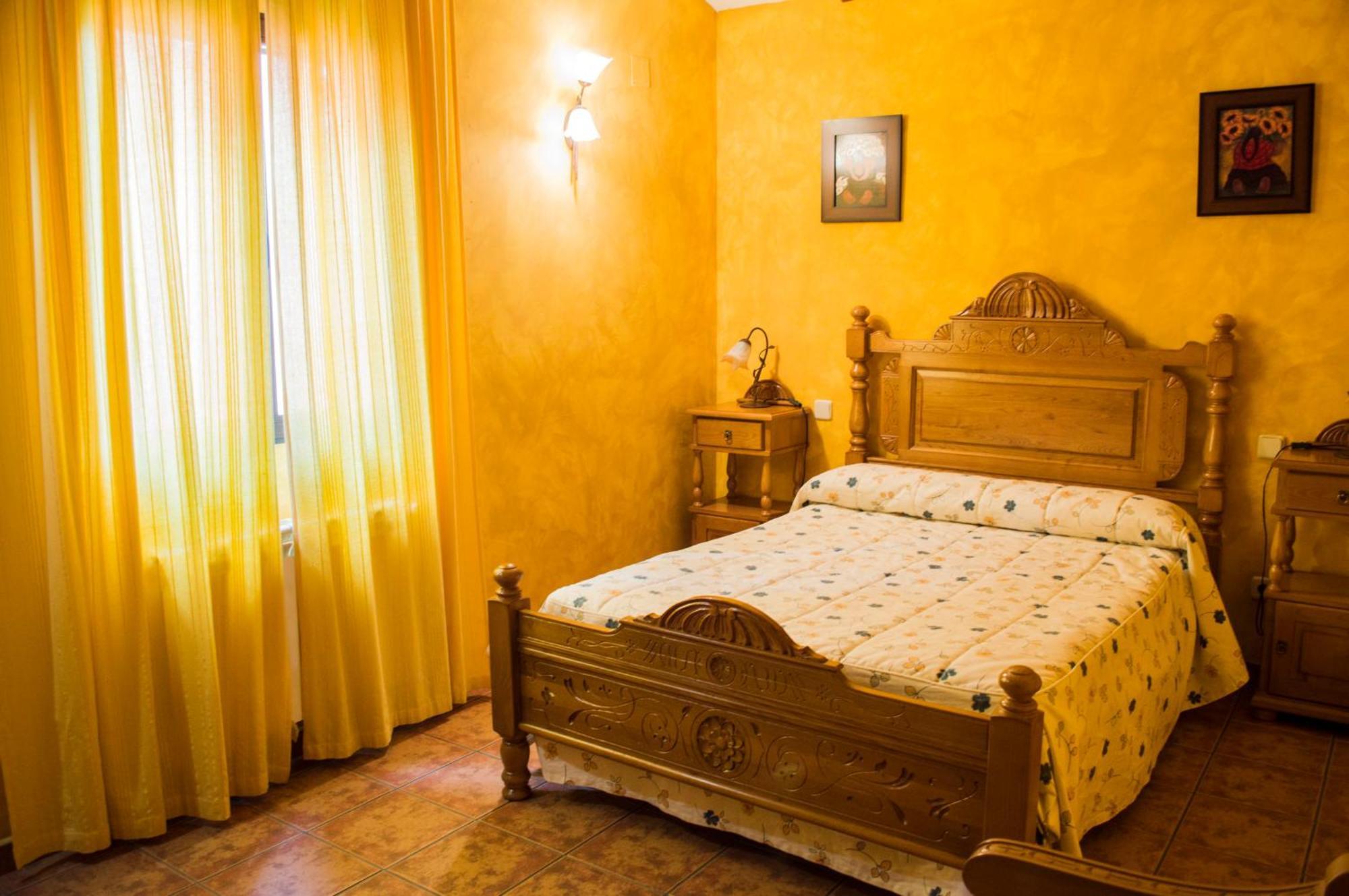 Apartamentos Rurales Alvado Tamajon Luaran gambar